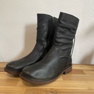 NWOT SOFFT leanna boot in black